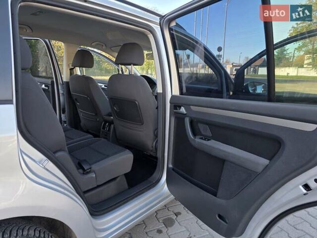 Серый Фольксваген Туран, объемом двигателя 1.6 л и пробегом 225 тыс. км за 6700 $, фото 34 на Automoto.ua