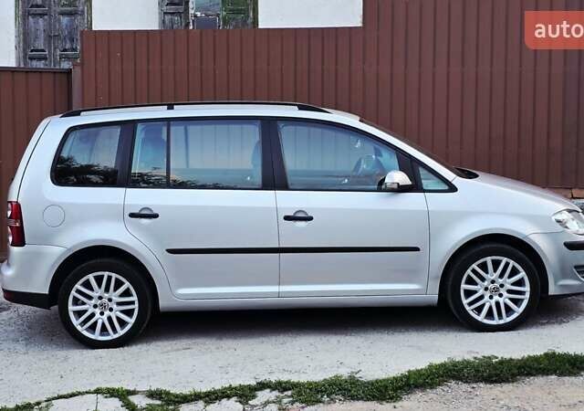 Сірий Фольксваген Туран, об'ємом двигуна 1.6 л та пробігом 225 тис. км за 7777 $, фото 12 на Automoto.ua