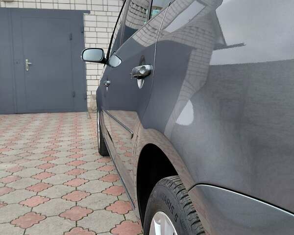 Серый Фольксваген Туран, объемом двигателя 1.6 л и пробегом 196 тыс. км за 7499 $, фото 10 на Automoto.ua