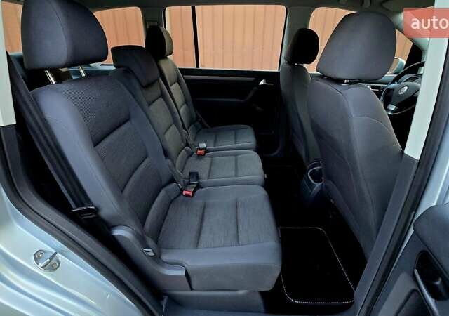 Сірий Фольксваген Туран, об'ємом двигуна 1.6 л та пробігом 225 тис. км за 7777 $, фото 37 на Automoto.ua