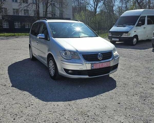 Сірий Фольксваген Туран, об'ємом двигуна 1.6 л та пробігом 262 тис. км за 6900 $, фото 6 на Automoto.ua