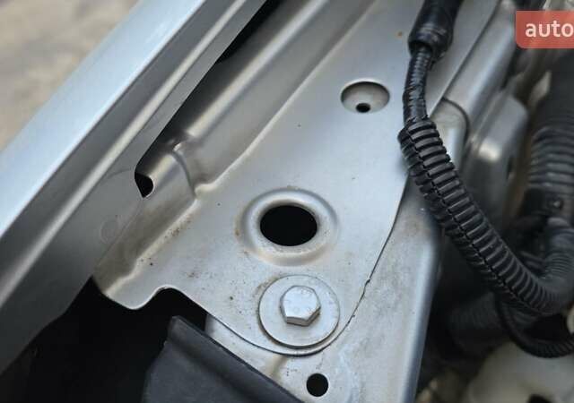 Сірий Фольксваген Туран, об'ємом двигуна 1.6 л та пробігом 225 тис. км за 7777 $, фото 22 на Automoto.ua