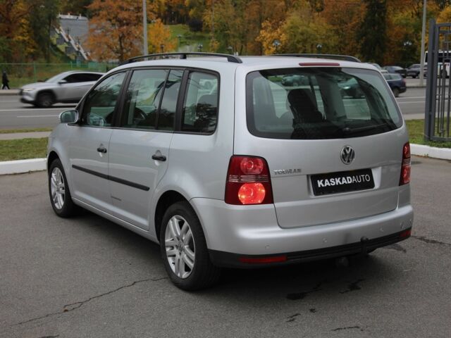 Серый Фольксваген Туран, объемом двигателя 1.6 л и пробегом 218 тыс. км за 8600 $, фото 5 на Automoto.ua