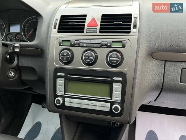 Серый Фольксваген Туран, объемом двигателя 1.6 л и пробегом 262 тыс. км за 6700 $, фото 20 на Automoto.ua