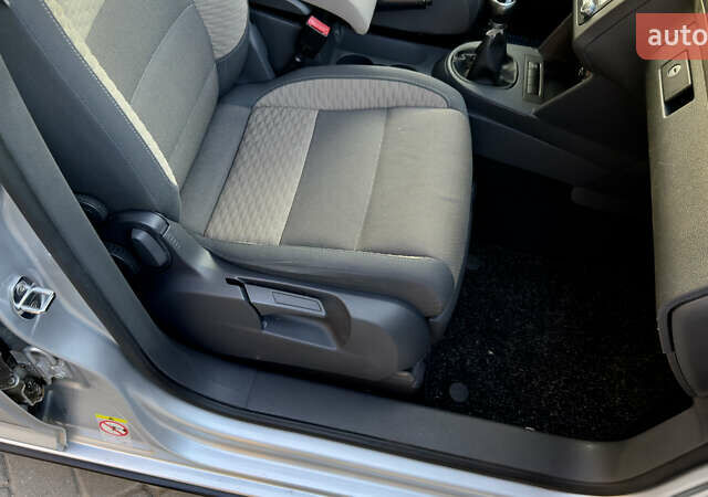 Сірий Фольксваген Туран, об'ємом двигуна 1.6 л та пробігом 218 тис. км за 8400 $, фото 51 на Automoto.ua