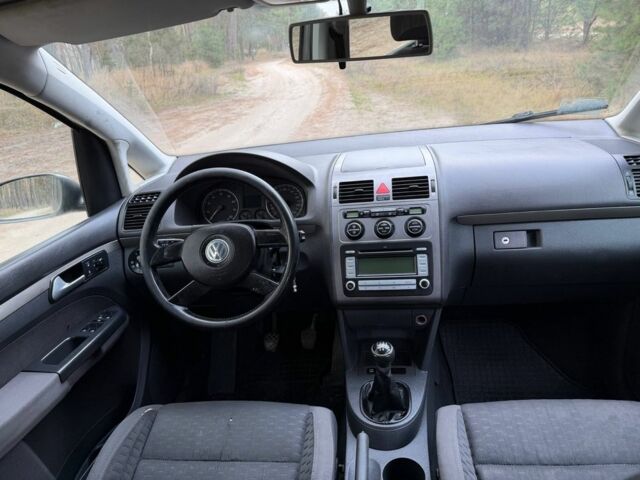 Серый Фольксваген Туран, объемом двигателя 1.6 л и пробегом 246 тыс. км за 5950 $, фото 9 на Automoto.ua