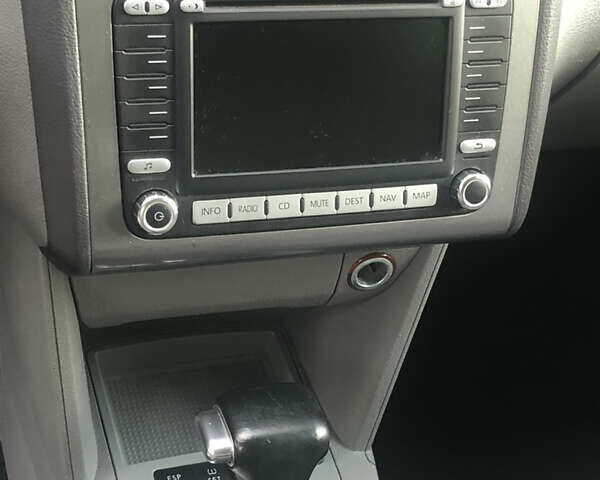 Сірий Фольксваген Туран, об'ємом двигуна 2 л та пробігом 254 тис. км за 8100 $, фото 28 на Automoto.ua