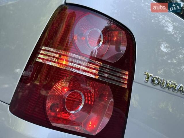 Сірий Фольксваген Туран, об'ємом двигуна 1.6 л та пробігом 230 тис. км за 6800 $, фото 60 на Automoto.ua