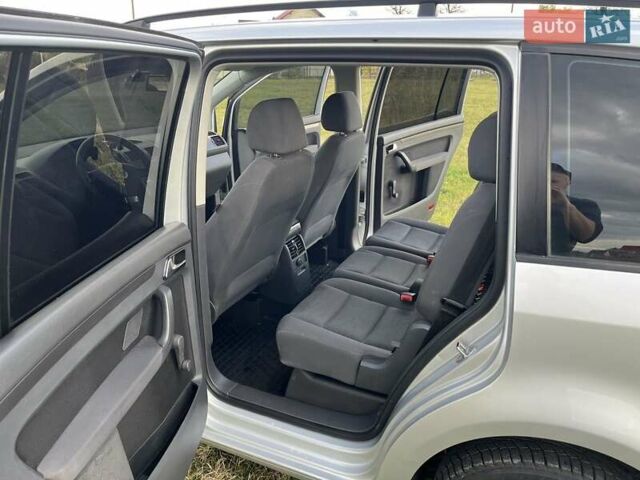 Фольксваген Туран 2007 в Бучаче на Automoto.ua Серый Фольксваген Туран, объемом двигателя 1.9 л и пробегом 352 тыс. км за 6300 $, фото 1 на Automoto.ua