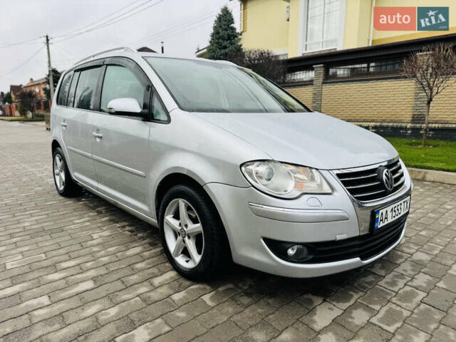 Серый Фольксваген Туран, объемом двигателя 2 л и пробегом 245 тыс. км за 7300 $, фото 3 на Automoto.ua