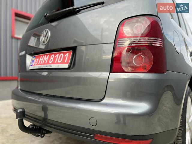 Серый Фольксваген Туран, объемом двигателя 1.6 л и пробегом 217 тыс. км за 8200 $, фото 20 на Automoto.ua