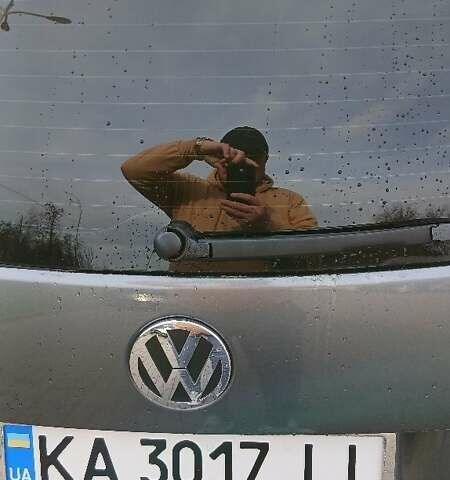 Серый Фольксваген Туран, объемом двигателя 1.4 л и пробегом 277 тыс. км за 6300 $, фото 3 на Automoto.ua