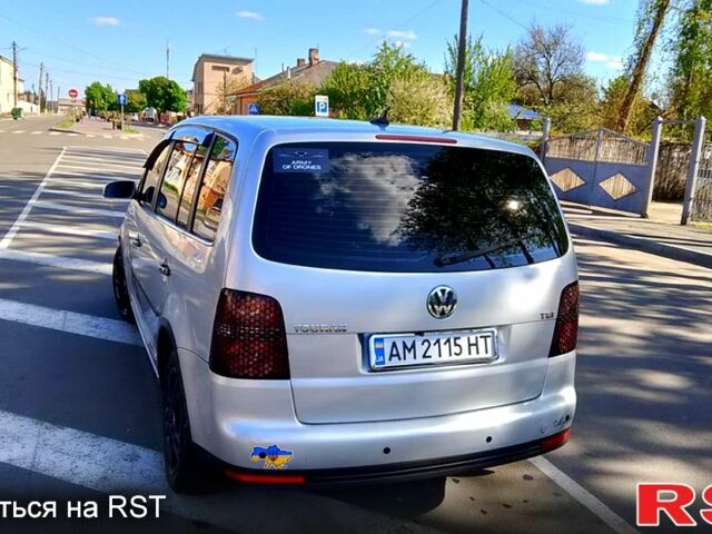 Серый Фольксваген Туран, объемом двигателя 1.4 л и пробегом 214 тыс. км за 5100 $, фото 2 на Automoto.ua