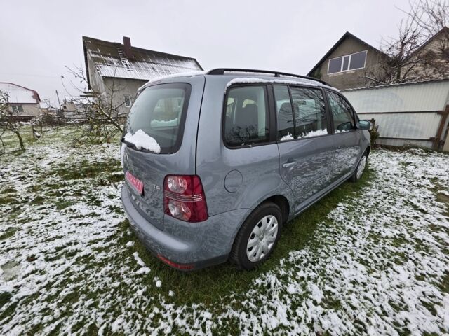 Серый Фольксваген Туран, объемом двигателя 1.4 л и пробегом 240 тыс. км за 5300 $, фото 3 на Automoto.ua