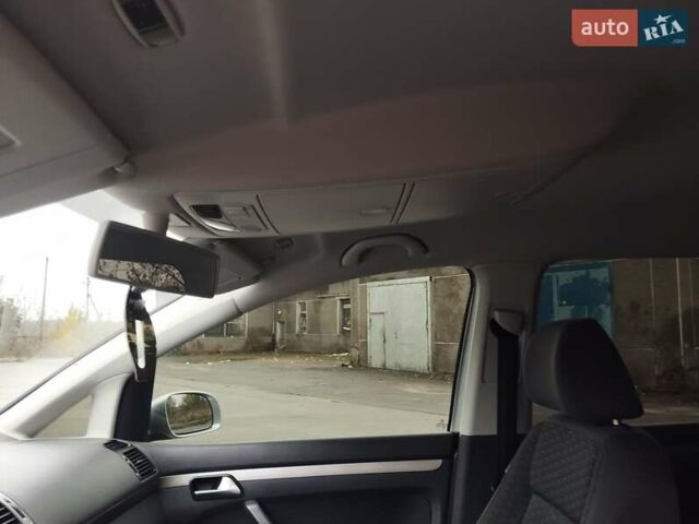 Серый Фольксваген Туран, объемом двигателя 1.6 л и пробегом 254 тыс. км за 7650 $, фото 43 на Automoto.ua