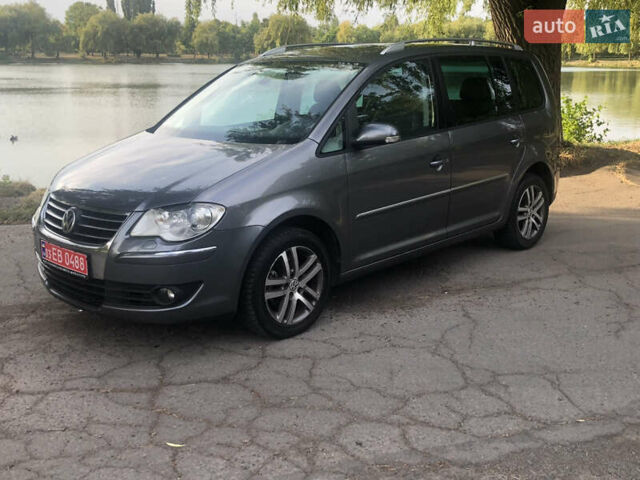 Сірий Фольксваген Туран, об'ємом двигуна 2 л та пробігом 254 тис. км за 8100 $, фото 4 на Automoto.ua