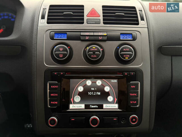 Сірий Фольксваген Туран, об'ємом двигуна 1.9 л та пробігом 221 тис. км за 6600 $, фото 33 на Automoto.ua