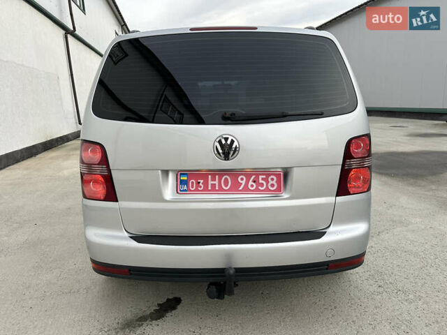 Серый Фольксваген Туран, объемом двигателя 1.6 л и пробегом 215 тыс. км за 6800 $, фото 10 на Automoto.ua
