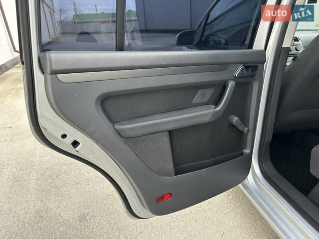 Серый Фольксваген Туран, объемом двигателя 1.6 л и пробегом 215 тыс. км за 6800 $, фото 34 на Automoto.ua