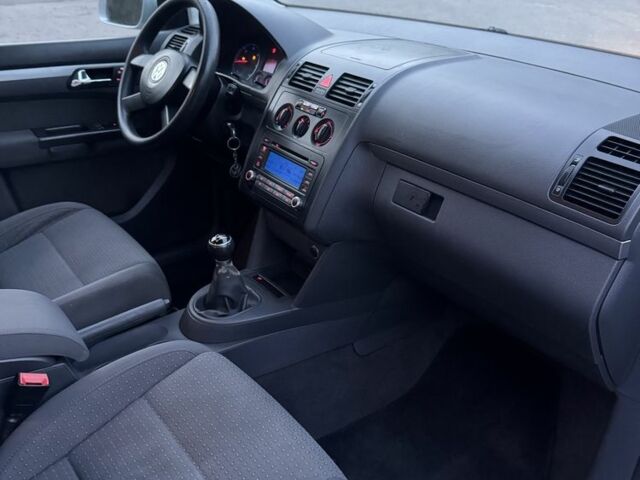 Серый Фольксваген Туран, объемом двигателя 1.9 л и пробегом 250 тыс. км за 3450 $, фото 17 на Automoto.ua