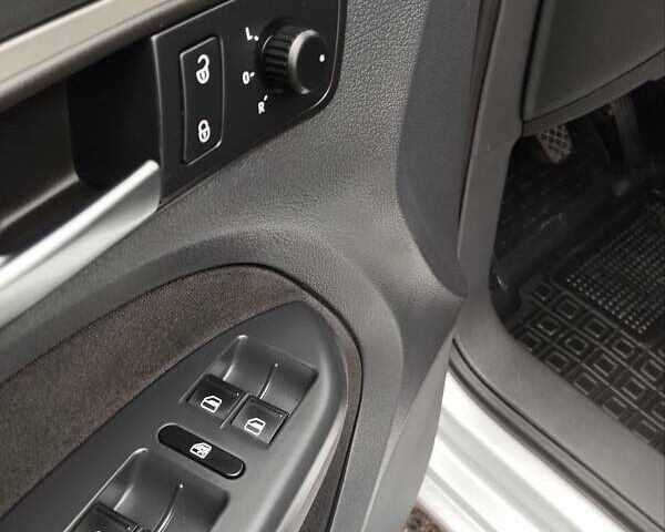 Серый Фольксваген Туран, объемом двигателя 1.6 л и пробегом 254 тыс. км за 7650 $, фото 40 на Automoto.ua