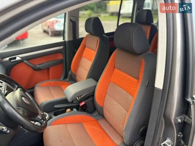 Серый Фольксваген Туран, объемом двигателя 1.39 л и пробегом 257 тыс. км за 7100 $, фото 11 на Automoto.ua