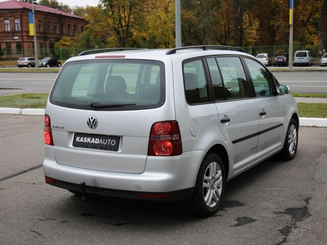 Серый Фольксваген Туран, объемом двигателя 1.6 л и пробегом 218 тыс. км за 8600 $, фото 3 на Automoto.ua