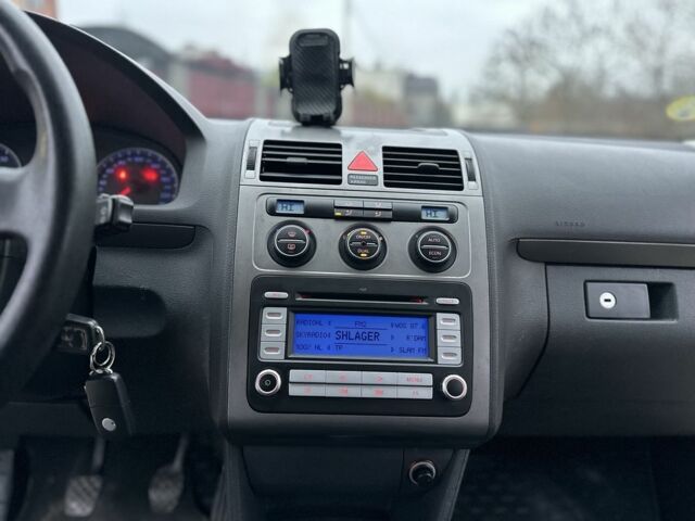 Серый Фольксваген Туран, объемом двигателя 1.6 л и пробегом 215 тыс. км за 6500 $, фото 8 на Automoto.ua