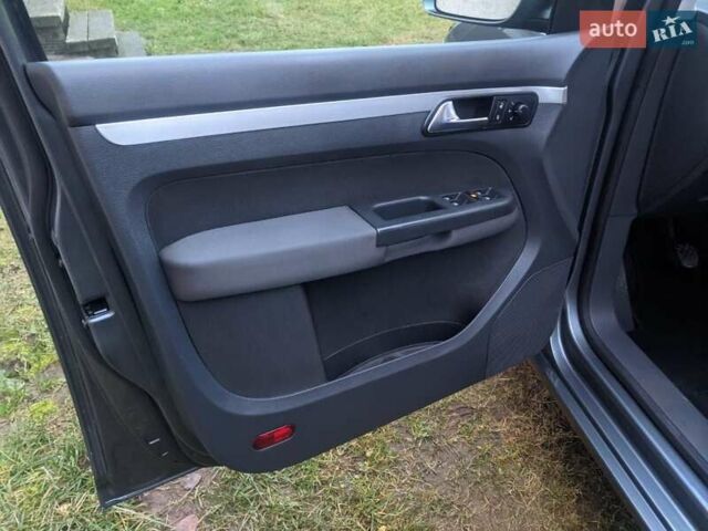 Серый Фольксваген Туран, объемом двигателя 1.4 л и пробегом 206 тыс. км за 6077 $, фото 16 на Automoto.ua