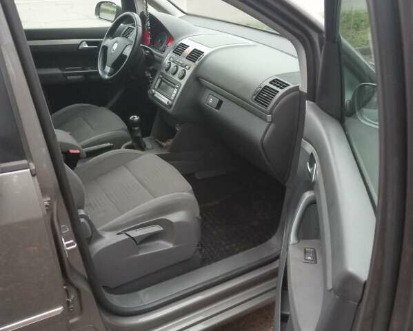 Серый Фольксваген Туран, объемом двигателя 1.4 л и пробегом 217 тыс. км за 7200 $, фото 10 на Automoto.ua