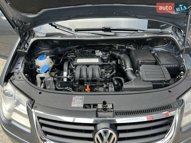 Серый Фольксваген Туран, объемом двигателя 1.6 л и пробегом 217 тыс. км за 8200 $, фото 78 на Automoto.ua