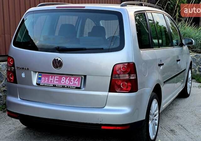 Сірий Фольксваген Туран, об'ємом двигуна 1.6 л та пробігом 225 тис. км за 7777 $, фото 17 на Automoto.ua