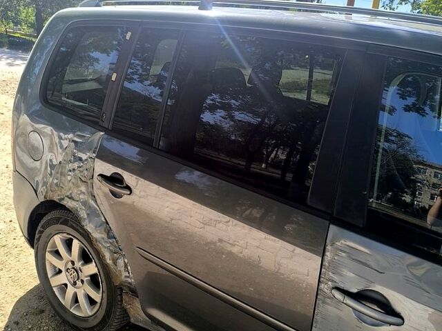 Сірий Фольксваген Туран, об'ємом двигуна 1.4 л та пробігом 208 тис. км за 4200 $, фото 2 на Automoto.ua