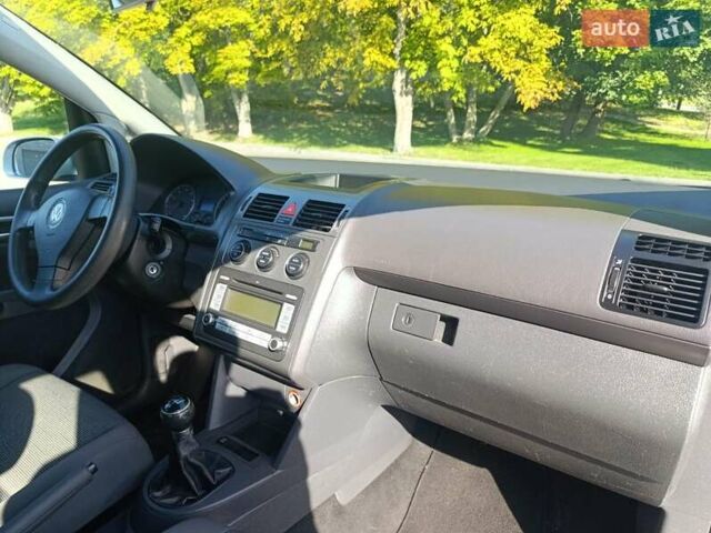 Серый Фольксваген Туран, объемом двигателя 1.6 л и пробегом 237 тыс. км за 6800 $, фото 12 на Automoto.ua