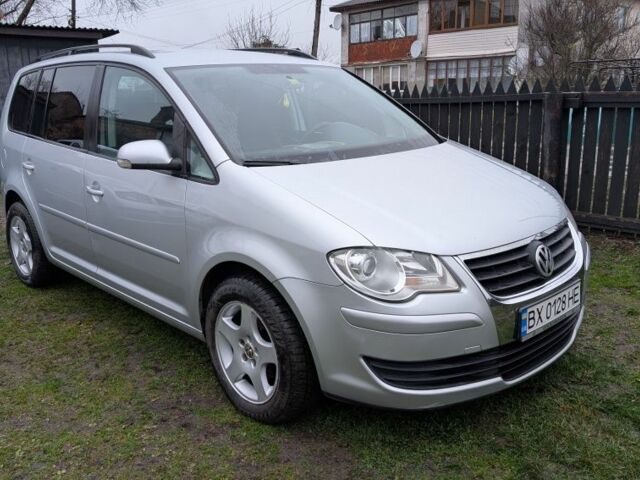 Серый Фольксваген Туран, объемом двигателя 1.4 л и пробегом 211 тыс. км за 5500 $, фото 3 на Automoto.ua