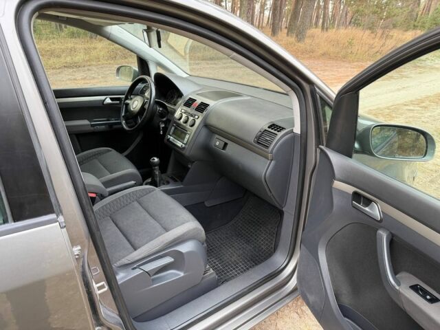 Серый Фольксваген Туран, объемом двигателя 1.6 л и пробегом 246 тыс. км за 5950 $, фото 8 на Automoto.ua