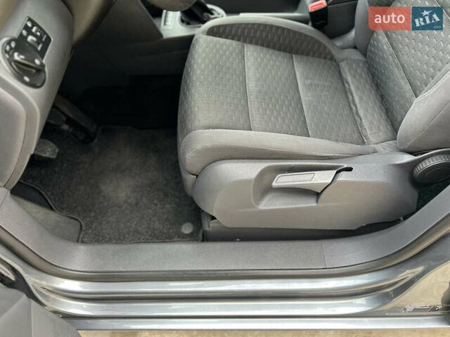 Серый Фольксваген Туран, объемом двигателя 1.6 л и пробегом 217 тыс. км за 8200 $, фото 36 на Automoto.ua