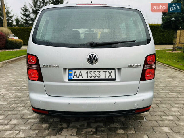 Серый Фольксваген Туран, объемом двигателя 2 л и пробегом 245 тыс. км за 7300 $, фото 6 на Automoto.ua