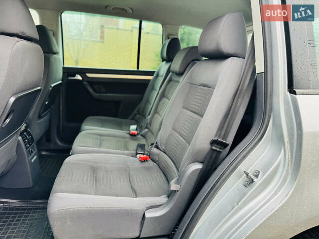 Серый Фольксваген Туран, объемом двигателя 2 л и пробегом 245 тыс. км за 7300 $, фото 20 на Automoto.ua