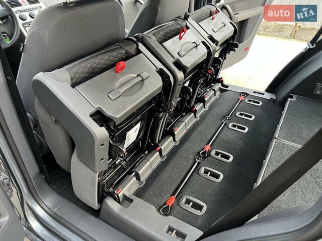 Серый Фольксваген Туран, объемом двигателя 1.6 л и пробегом 217 тыс. км за 8200 $, фото 72 на Automoto.ua