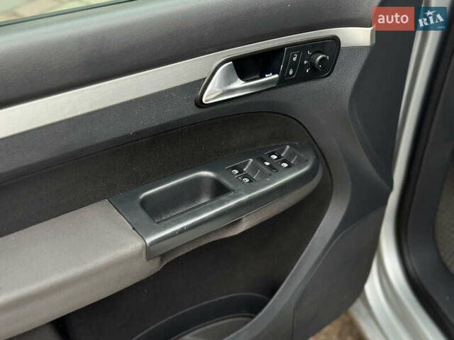 Серый Фольксваген Туран, объемом двигателя 1.97 л и пробегом 370 тыс. км за 6199 $, фото 23 на Automoto.ua