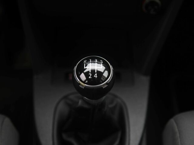 Серый Фольксваген Туран, объемом двигателя 1.6 л и пробегом 218 тыс. км за 8600 $, фото 17 на Automoto.ua