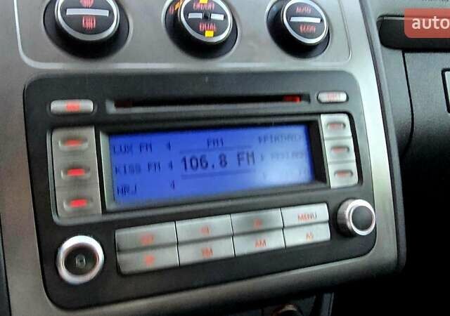 Сірий Фольксваген Туран, об'ємом двигуна 1.6 л та пробігом 225 тис. км за 7777 $, фото 30 на Automoto.ua