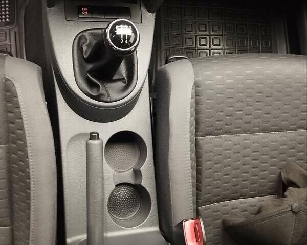 Серый Фольксваген Туран, объемом двигателя 1.6 л и пробегом 254 тыс. км за 7650 $, фото 44 на Automoto.ua