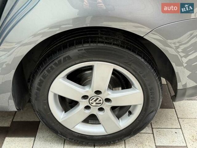 Серый Фольксваген Туран, объемом двигателя 1.6 л и пробегом 251 тыс. км за 6950 $, фото 34 на Automoto.ua