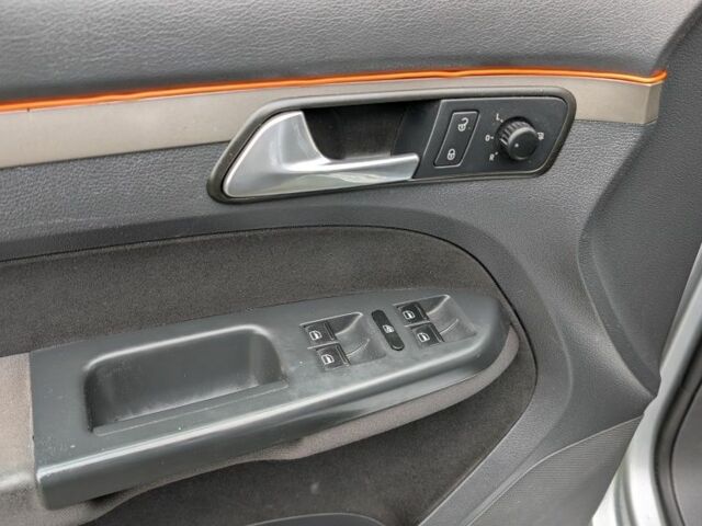 Серый Фольксваген Туран, объемом двигателя 1.4 л и пробегом 211 тыс. км за 5500 $, фото 10 на Automoto.ua