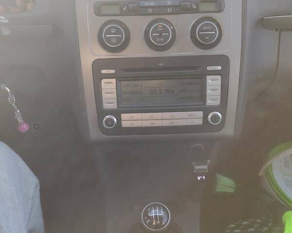 Серый Фольксваген Туран, объемом двигателя 1.6 л и пробегом 256 тыс. км за 6200 $, фото 19 на Automoto.ua