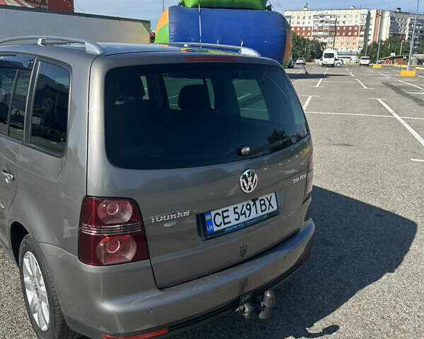 Сірий Фольксваген Туран, об'ємом двигуна 2 л та пробігом 240 тис. км за 7200 $, фото 3 на Automoto.ua
