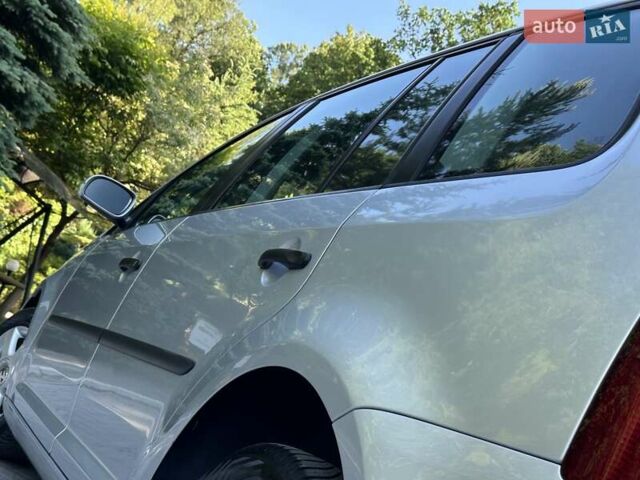 Сірий Фольксваген Туран, об'ємом двигуна 1.6 л та пробігом 230 тис. км за 6750 $, фото 61 на Automoto.ua