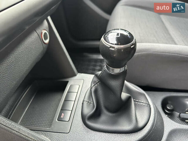 Серый Фольксваген Туран, объемом двигателя 1.6 л и пробегом 215 тыс. км за 6800 $, фото 31 на Automoto.ua